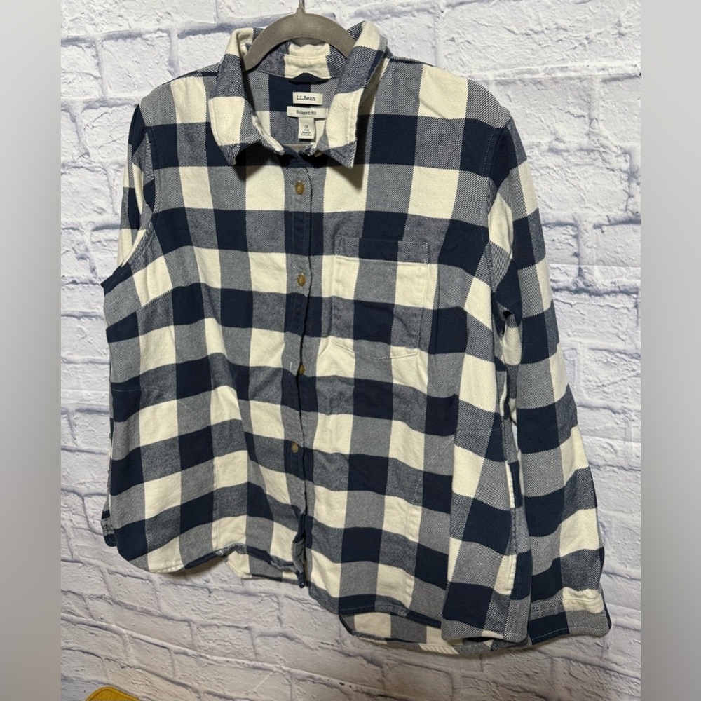 L.L. Bean Cream and Navy Plaid Flannel Shirt, Size 1X - Picture 4 of 5